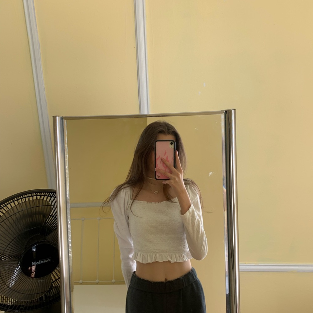 White ribbed puffed shoulders crop top